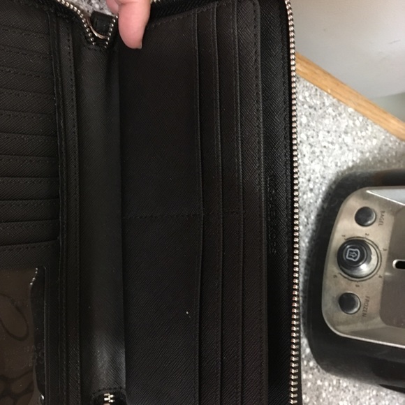 Michael Kors Wallet - Picture 5 of 8